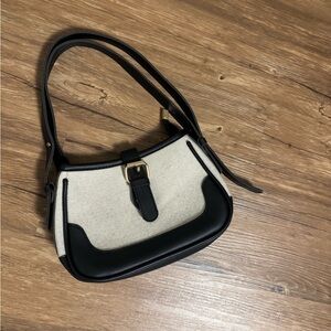 Amazon Black and Cream Shoulder Bag